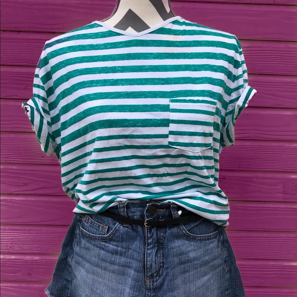 super cute unisex stripped shirt!